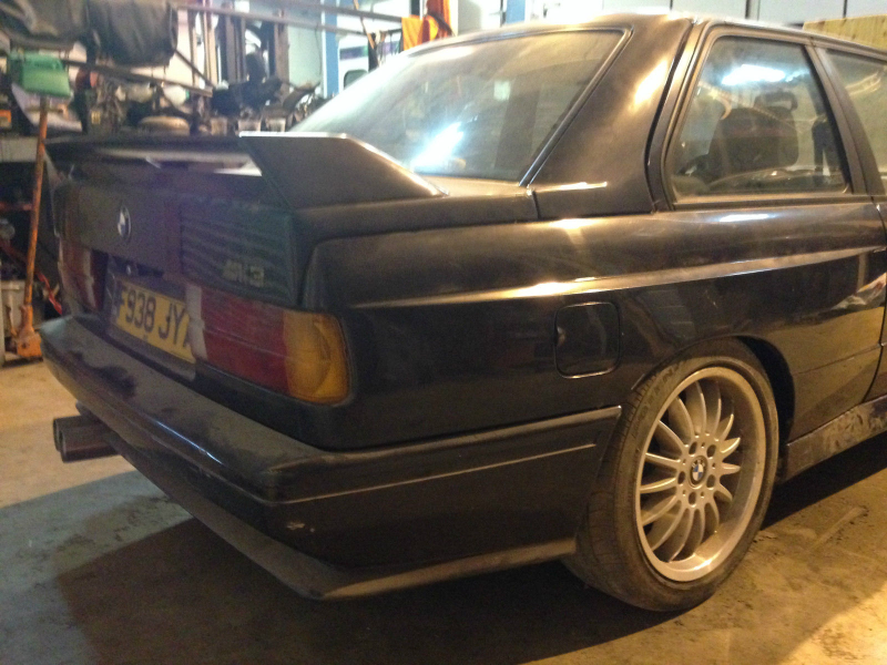 Illustration for article titled Here's The Insanely Rare BMW E30 M3 Barn Find Of Your Dreams